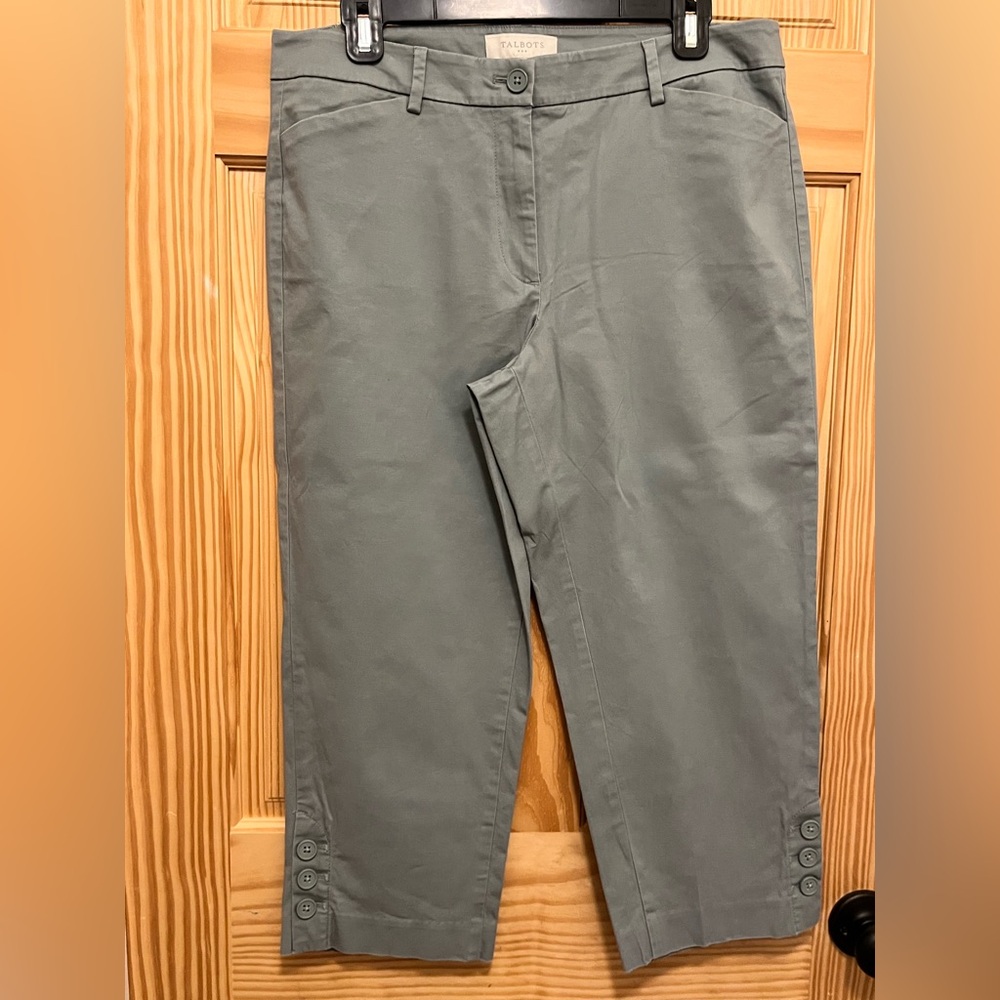 Talbots Chino Capris Women's Size 8,  Buttons at Ankles, Sage Green, Cropped